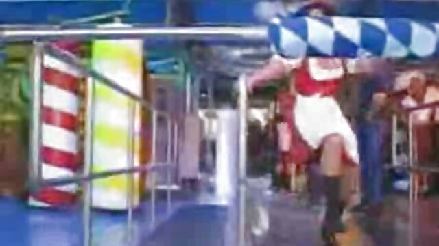 एरियल हिंदी में सेक्सी मूवी वीडियो में मुरलीवाला